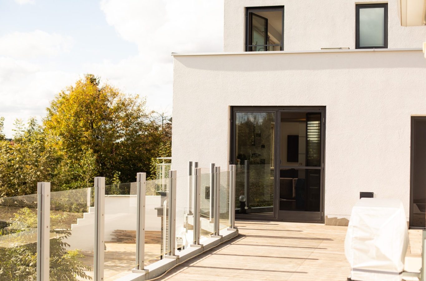 Modernes Wohnhaus mit Terrasse